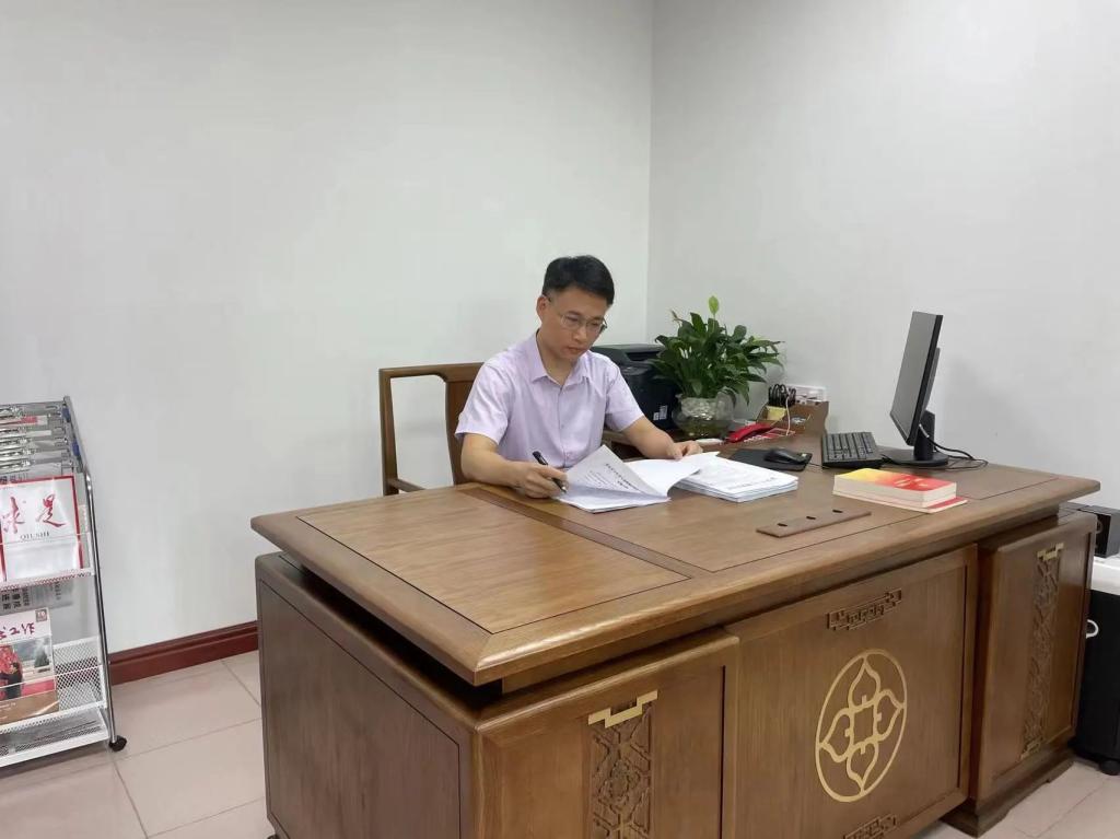 乐竞(中国)lejing·官方网页版校友许云获评第六届  广东省“人民满意的公务员”称号